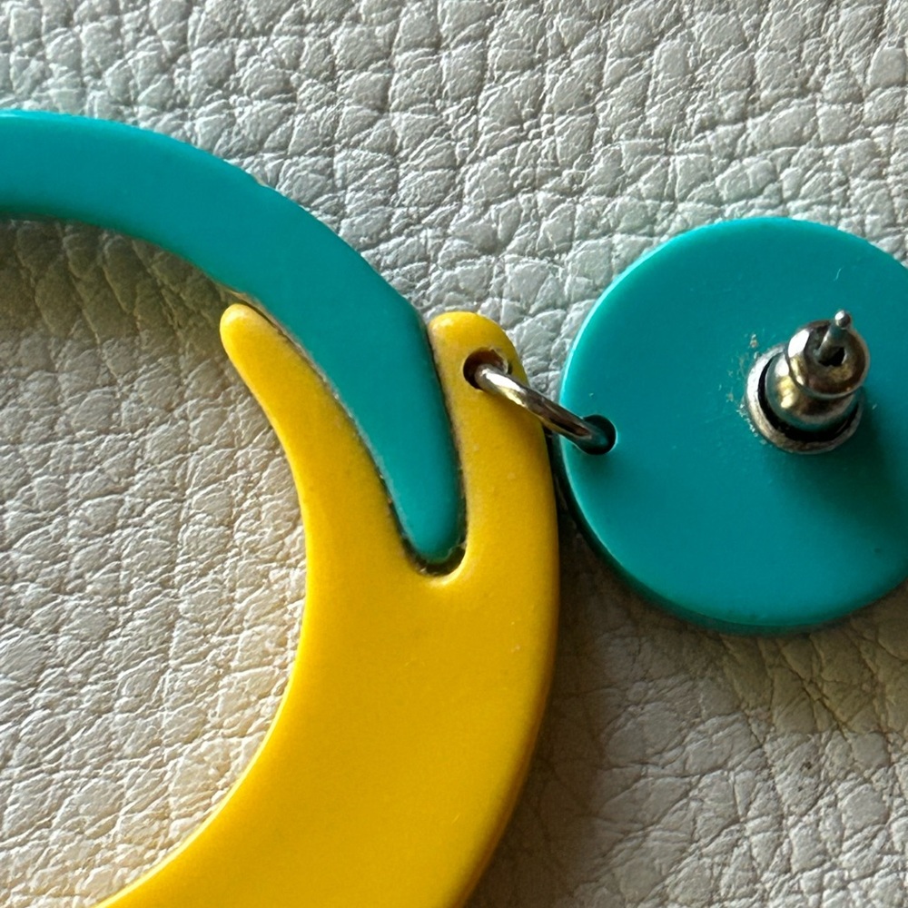 Vintage Mod Hoop Earrings - Picture 7 of 9